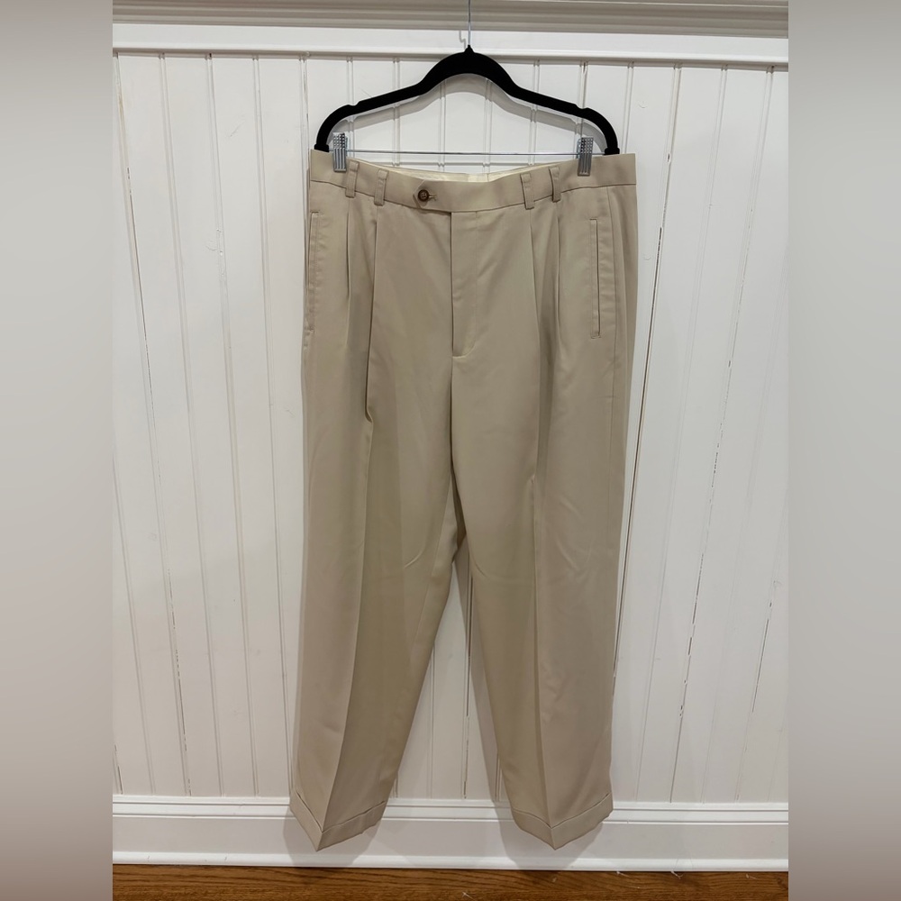 Cutter & Buck Pleated Khaki Pants (36x30)